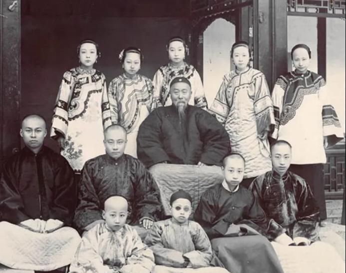 金汤匙也会生锈：李鸿章的孙子为何饿死在破草席上？

1901年李鸿章咽气时，绝想