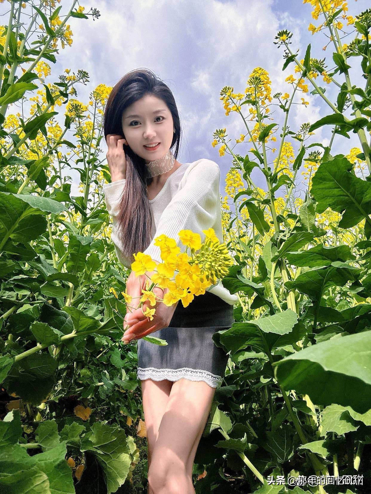 阳光正好的日子，走进花海，就像掉进了童话世界。在上海大宁灵石公园，郁金香盛开的季