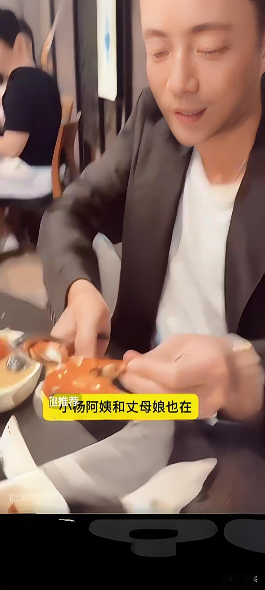 近日，汪小菲携家人与丈母娘一同聚餐，席间气氛温馨融洽，大家决定用镜头记录下这开心