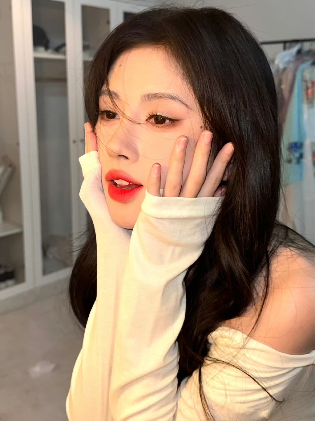 鞠婧祎捧脸live鞠婧祎绿色细闪眼影鞠婧祎绿色细闪眼影 ​​​
