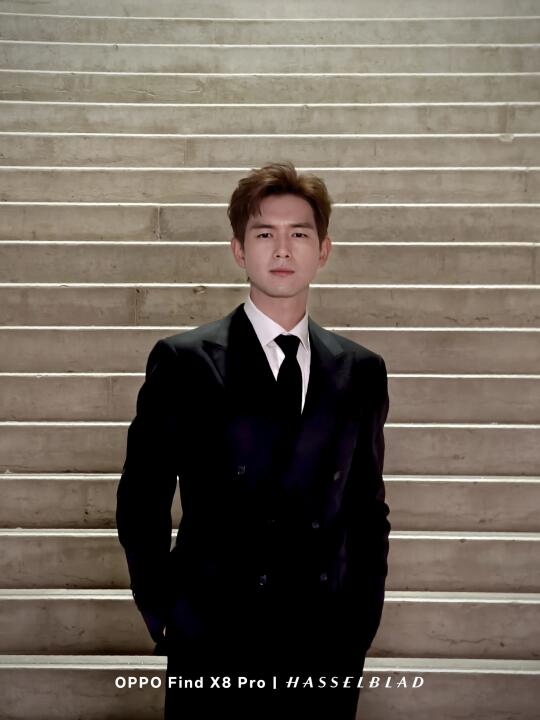 直到我给李现拍完照才发现，他真的是太……