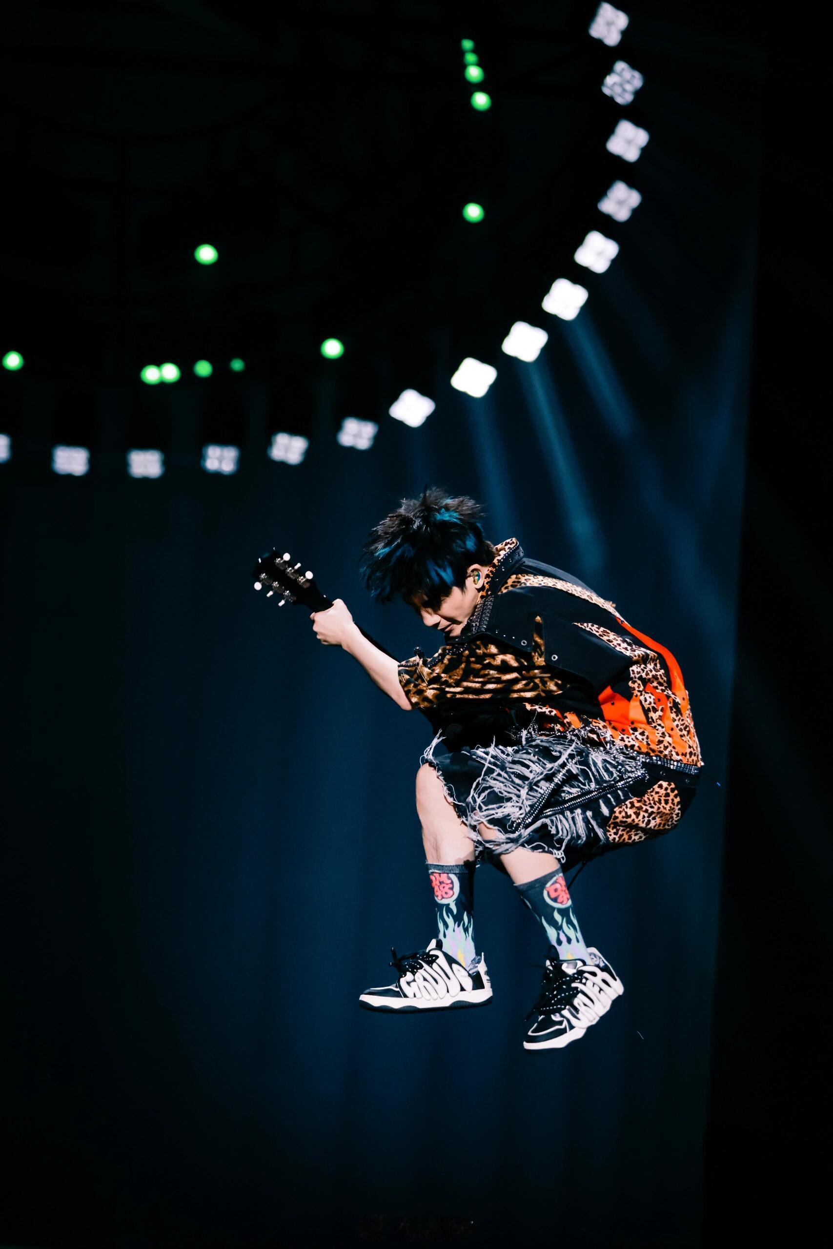 付航说大张伟是上个世纪出道的今夜喜友秀付航是真懂怎么拿捏观众笑点啊！跟大张伟聊天