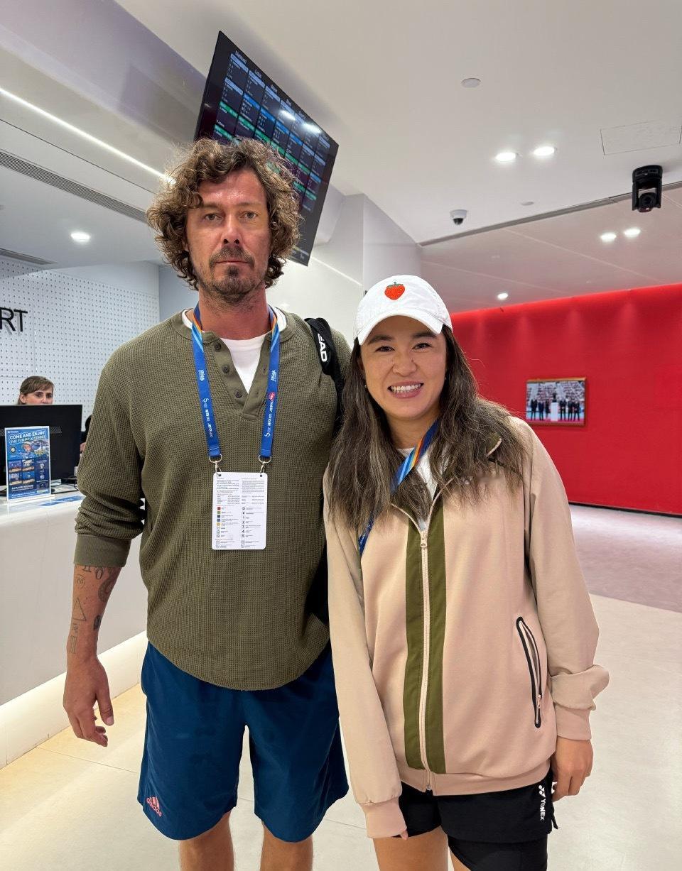 朱琳女士和她喜欢的男人萨芬合影！萨芬一脸疲惫🤣完全笑不出来！wta[超话]为胜