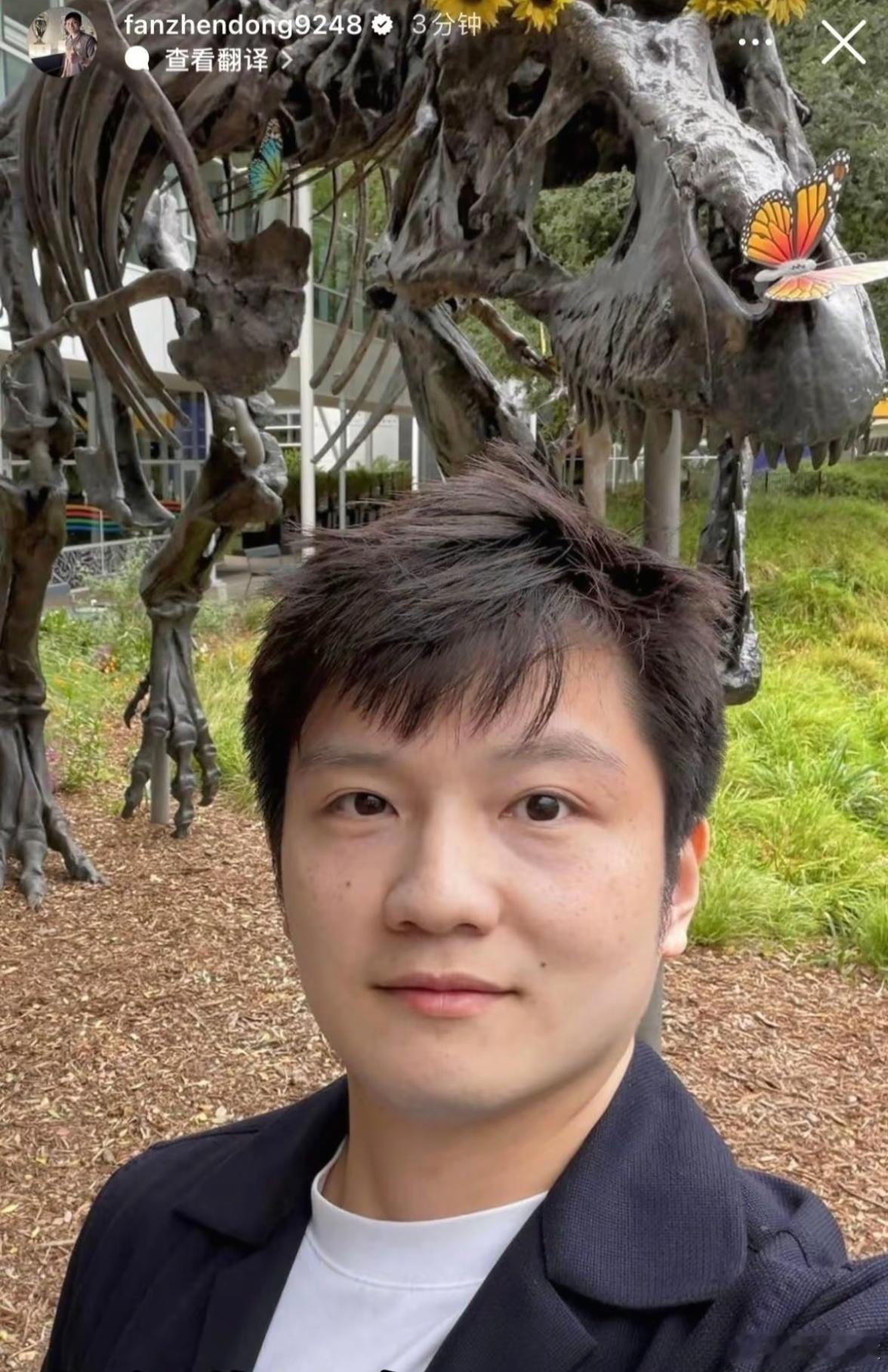 樊振东和霸王龙合影樊振东以MLTT（美国职业乒超联赛）战略投资人的身份访美，在出