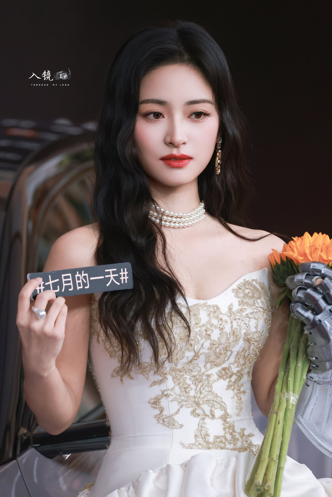 沈月 温婉雅致，气质如春日繁花般清新动人🌸 