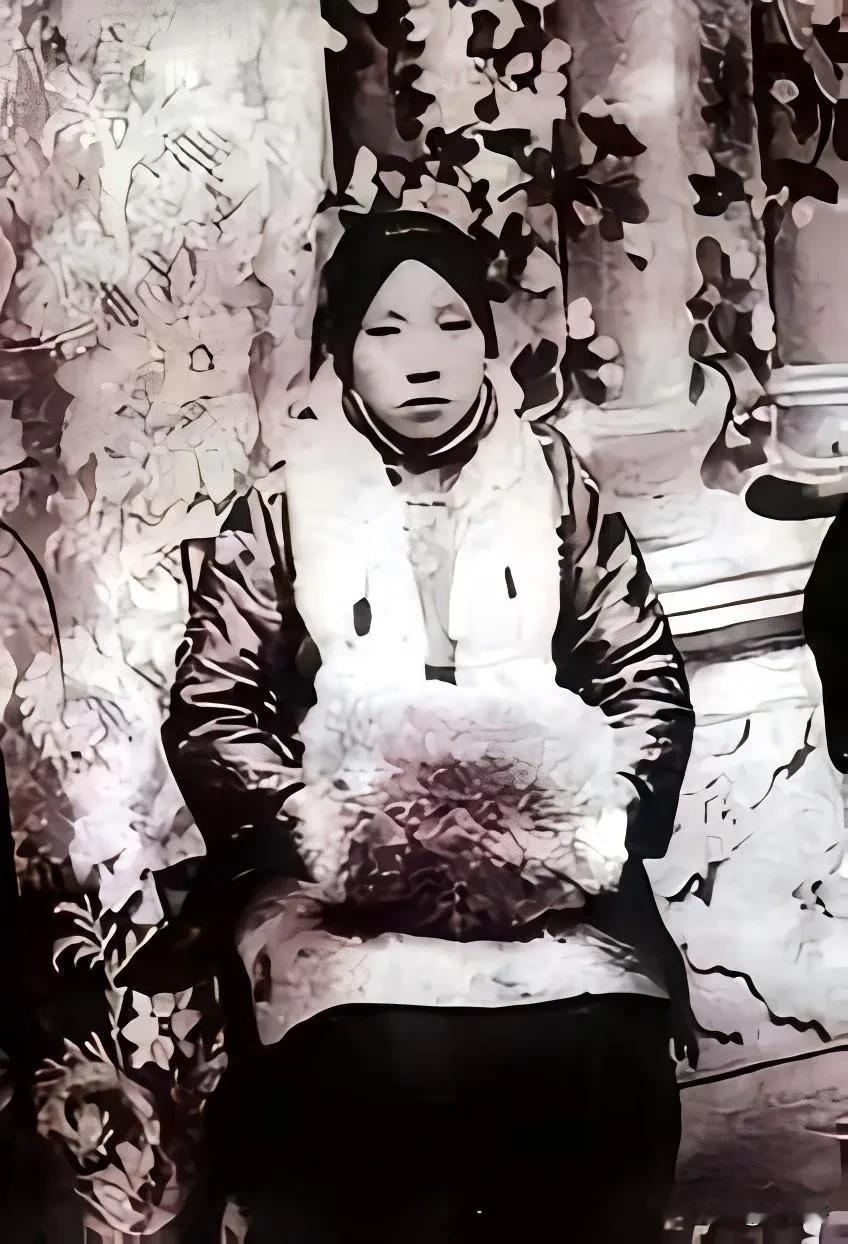 民国时期悲剧女性代表
之一——毛福梅，蒋介石原配夫人、蒋经国生母，一生为包办婚姻