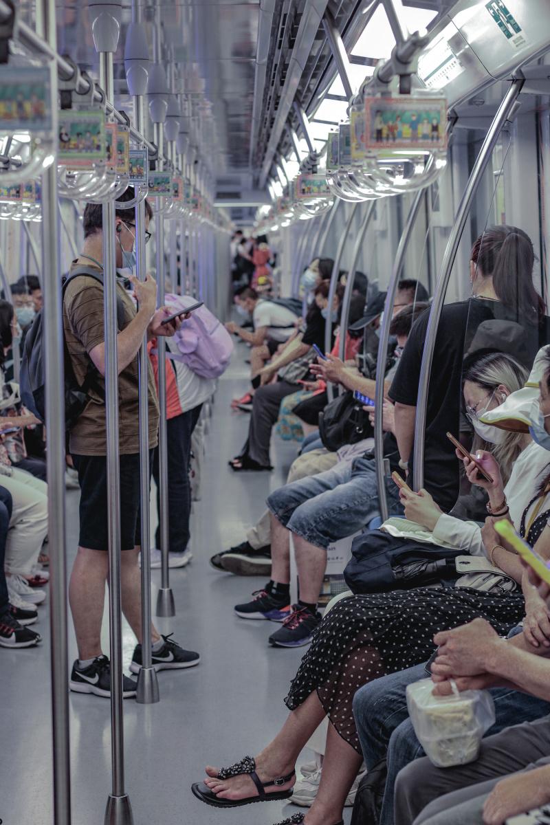 你以为现在日子最难的是跑滴滴、送外卖的，是凌晨扫街的环卫工，或是风里来雨里去的快