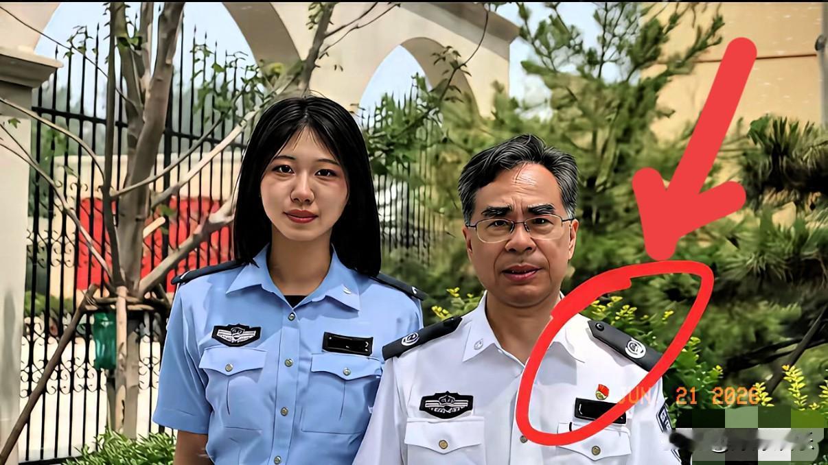 这警衔不知道是多少人一辈子都梦寐以求的东西