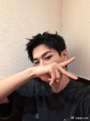 姚琛生日撕拉片姚琛拍撕拉片好权威被姚琛的生日撕拉片狠狠拿捏！复古胶片的独特质感搭