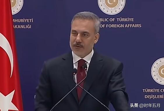 土耳其外交部长哈坎·菲丹在谈及伊朗问题时表示，当前存在一种关键的混淆：伊朗民众因