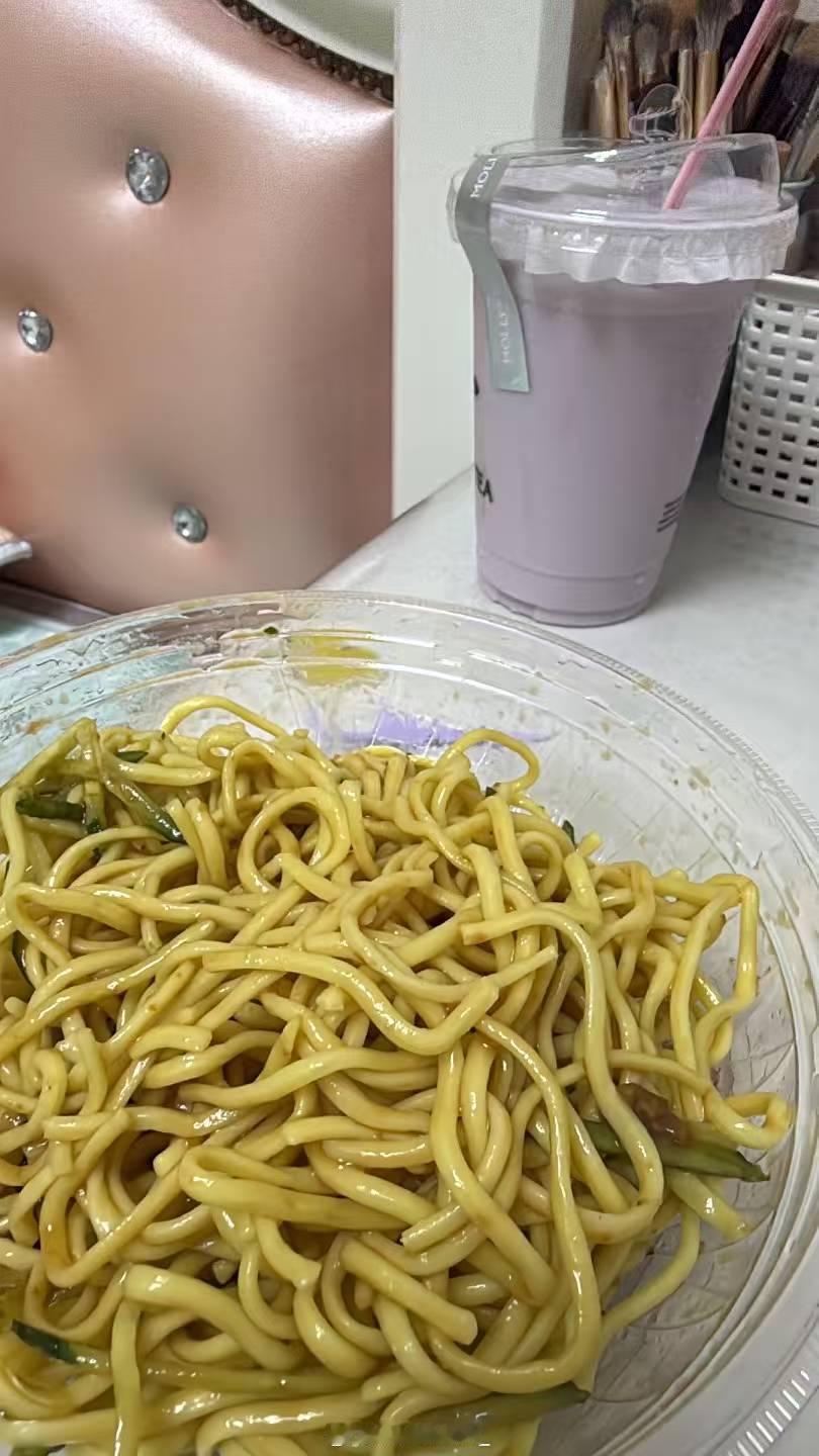 朋友们 盒马这个凉面是有点好吃的 ​​​