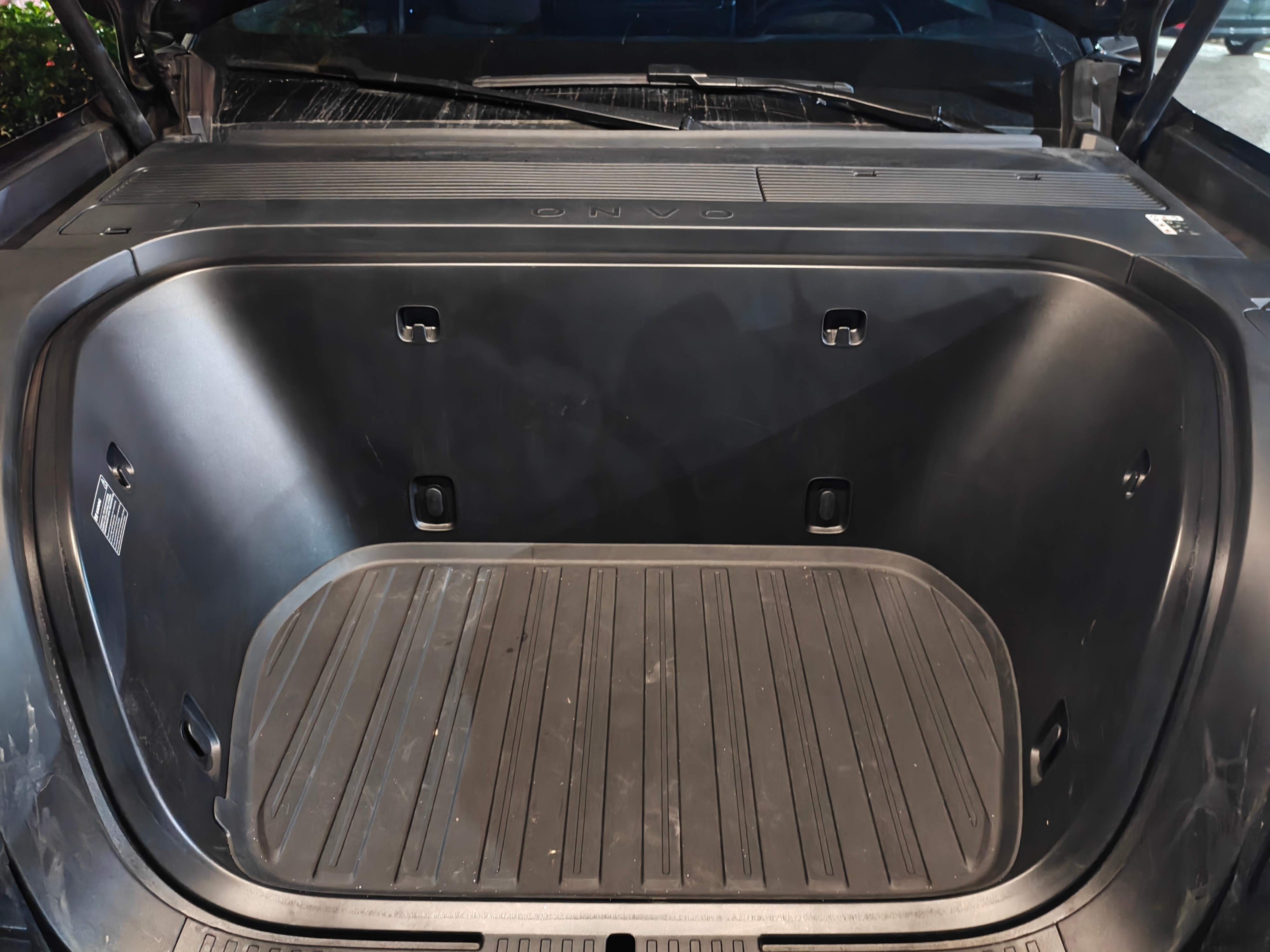 这里面车买回来大半年从没洗过，按照某 PQ 的剧本应该很脏很脏才对吧？ 