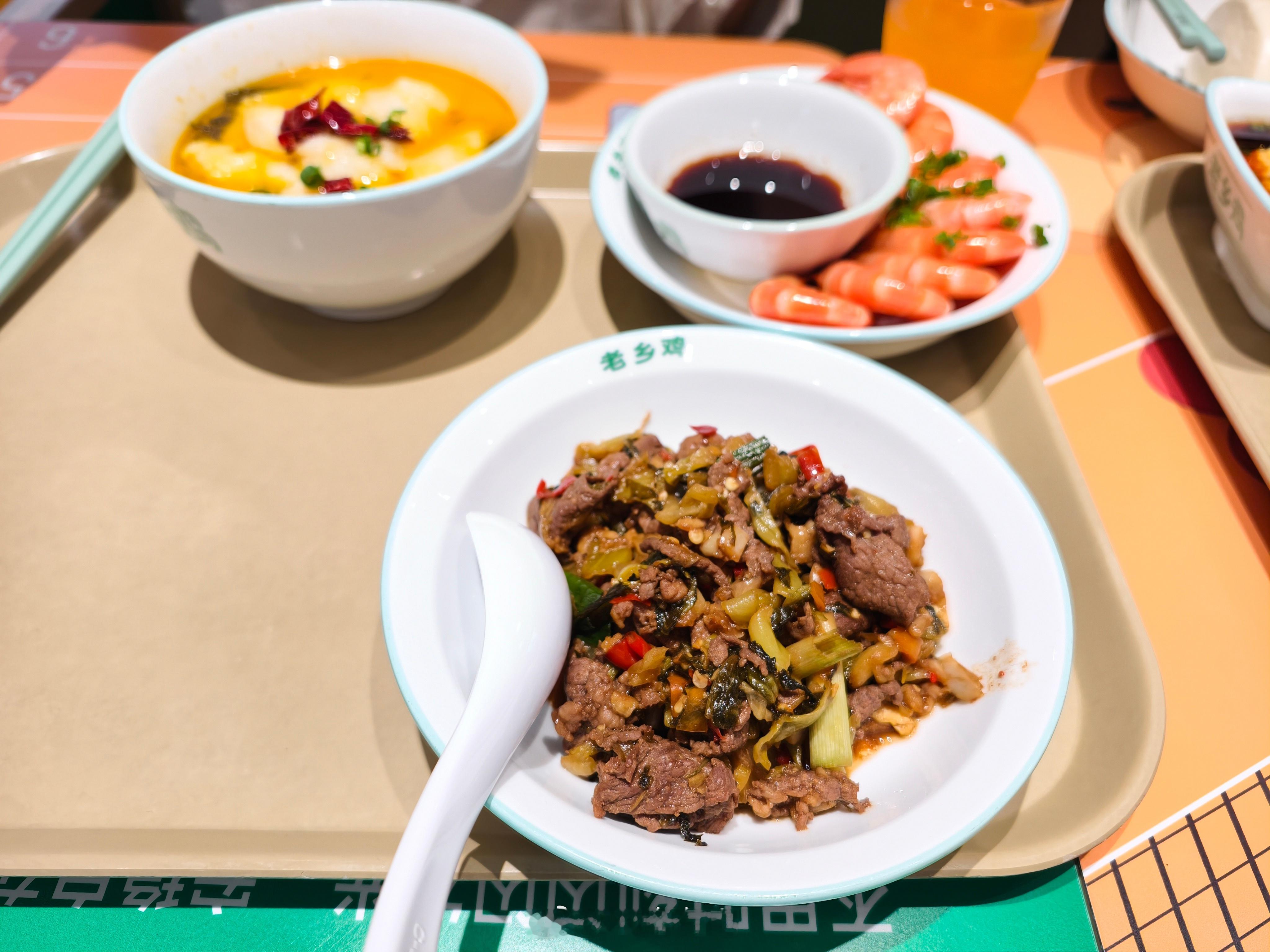 吃饭了，今天这餐丰盛吗[嘻嘻] ​​​