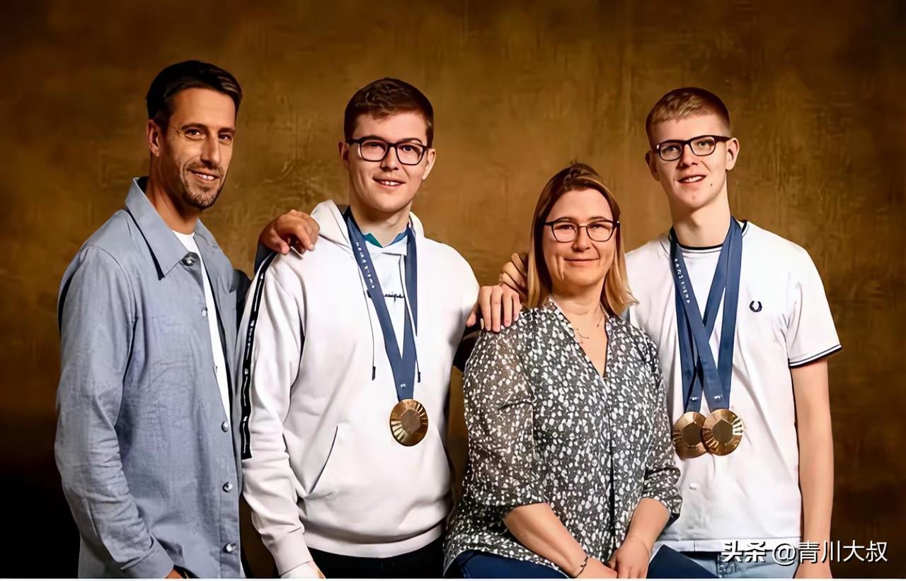 大家的发现了吗？
欧洲球员很多是家庭培养，
勒布仑爸爸其实也是国家队的，
最好成