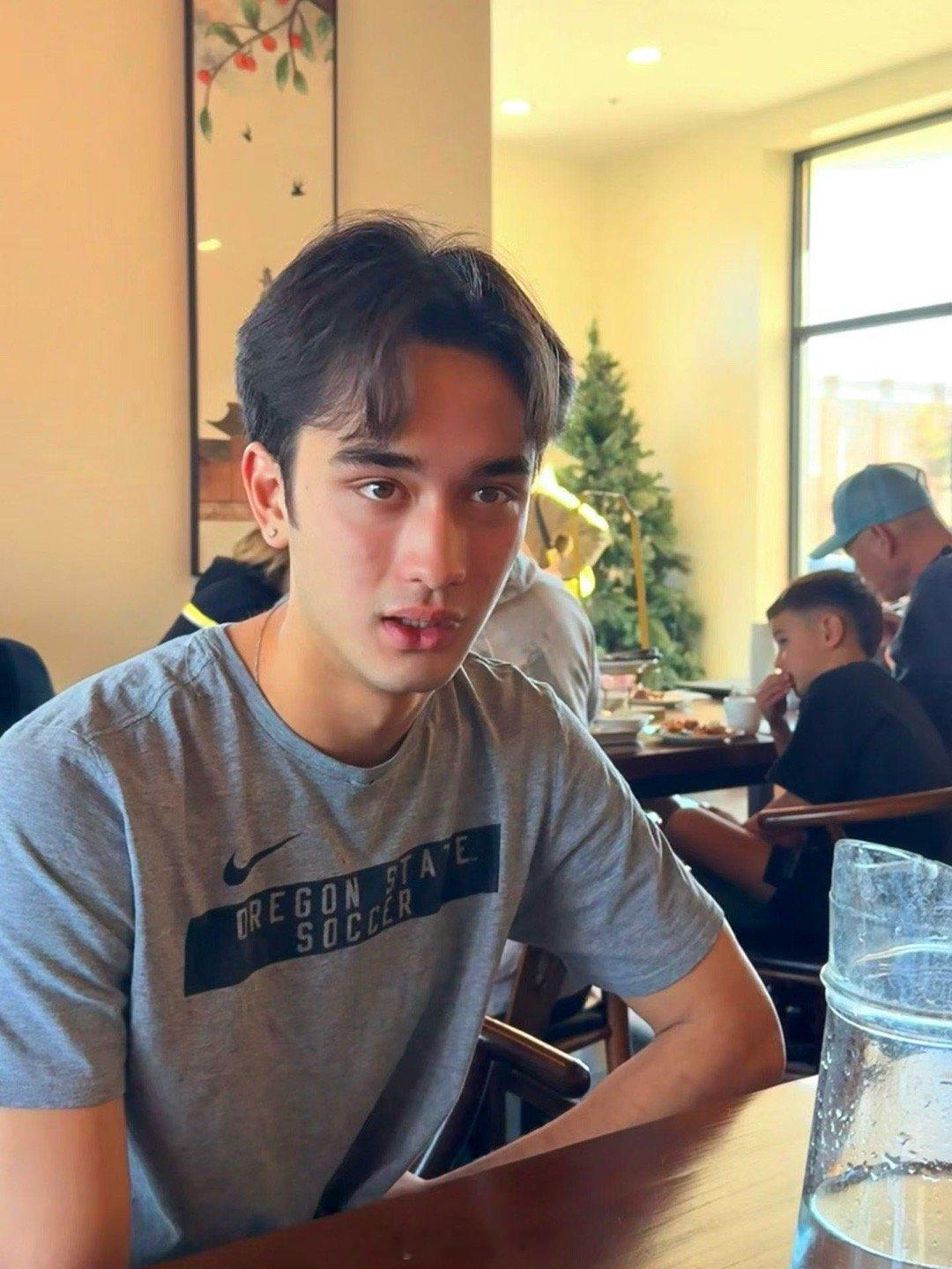 如今盐湖城新开了好多中餐馆，这家昨天中午很忙；有酥肉和小笼包。刚开的时候有手工拉