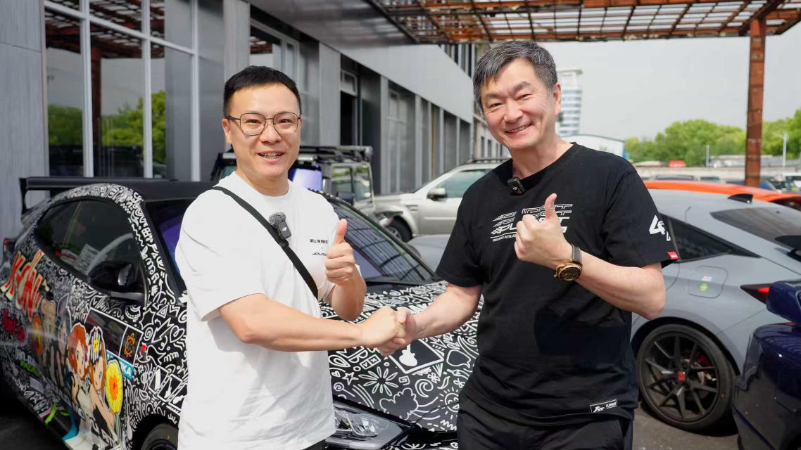 Sean Lee第一次在大陆搞Toy Drive！大家开着爱车，带上玩具和义卖物