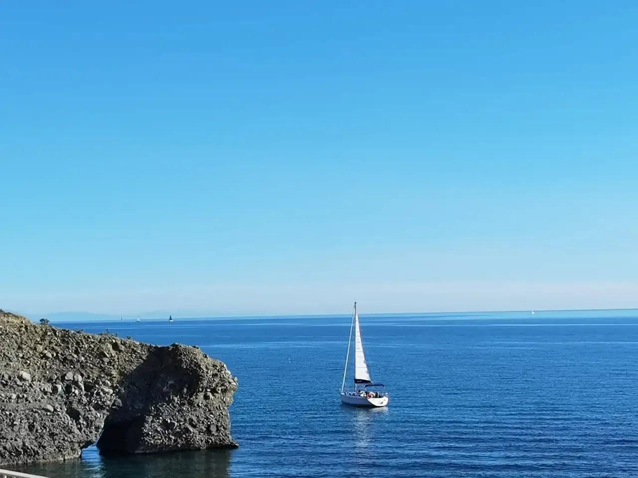 我乘坐游轮观赏意大利海滨海城市