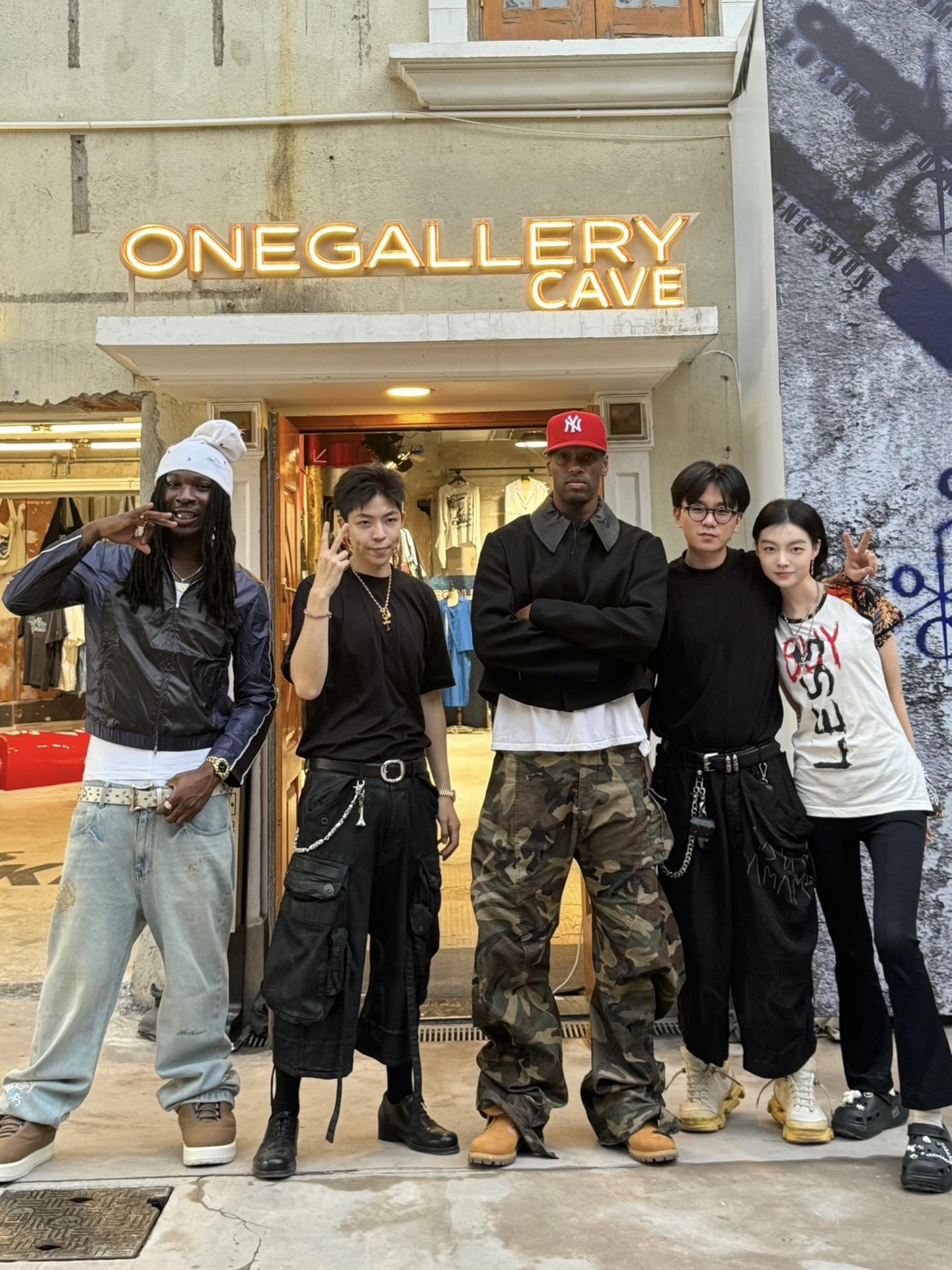 Kanye west的造型师都来消费ONEGALLERY了，所以Ye也快了