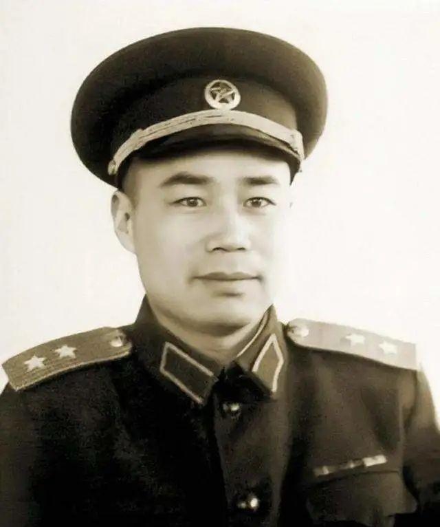 1970年的一个深夜，许世友特意喊来肖永银，让他赶紧去接一个人。这个人在当时身份