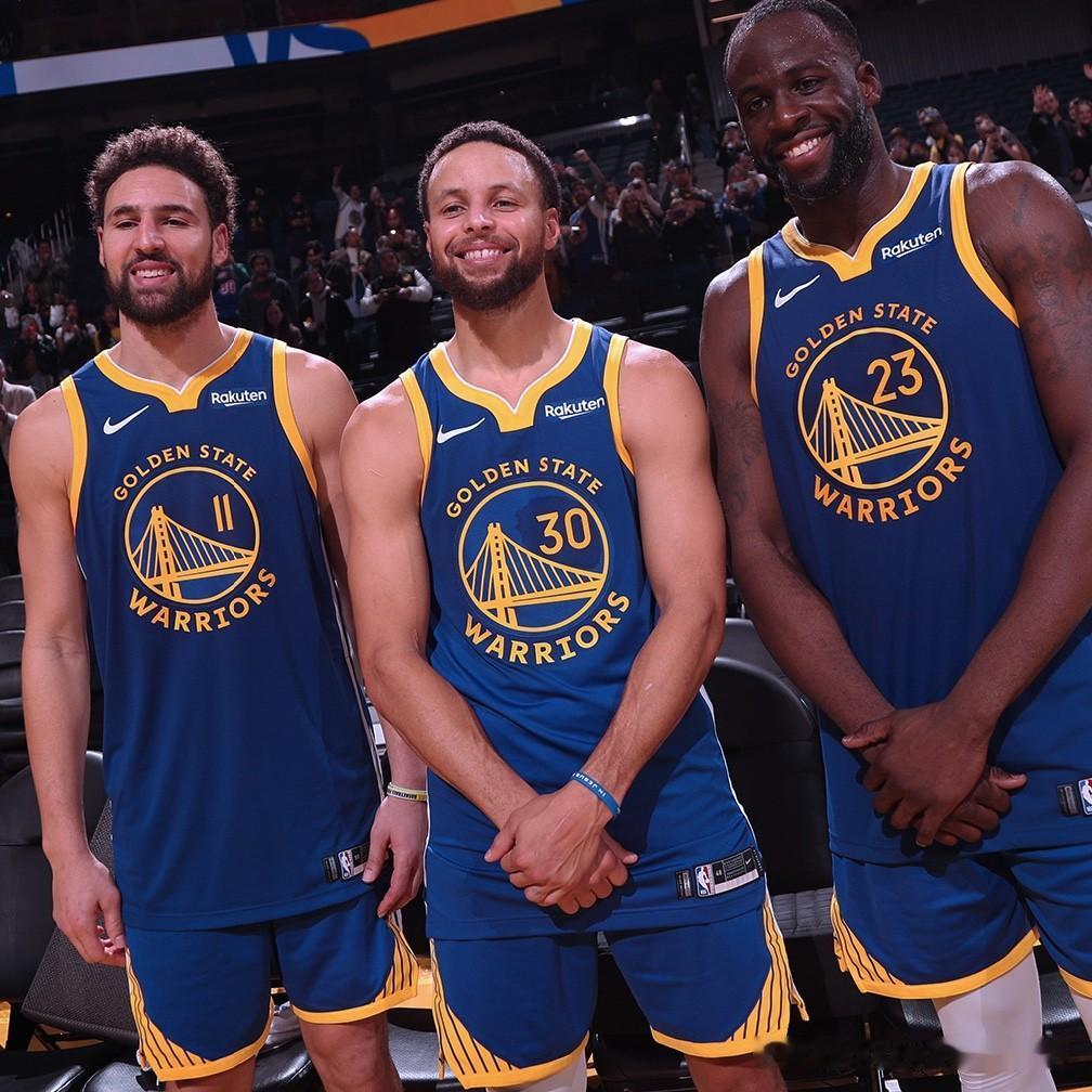 一夜之间！NBA 传来多则勇士队相关消息

1、随着字母哥离开生涯效力 13 个