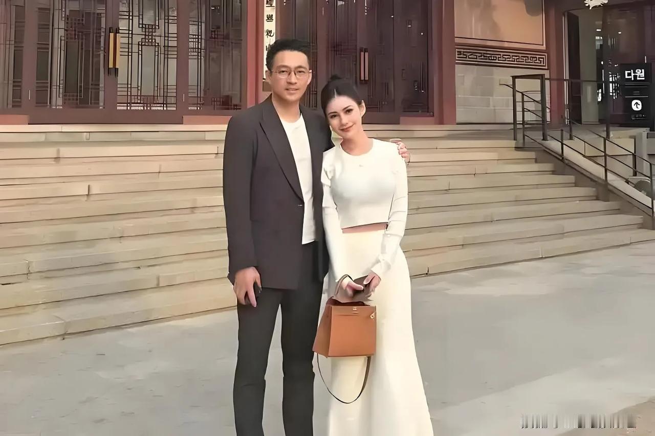 汪小菲一觉醒来天塌了，评论区看图片，别声张……