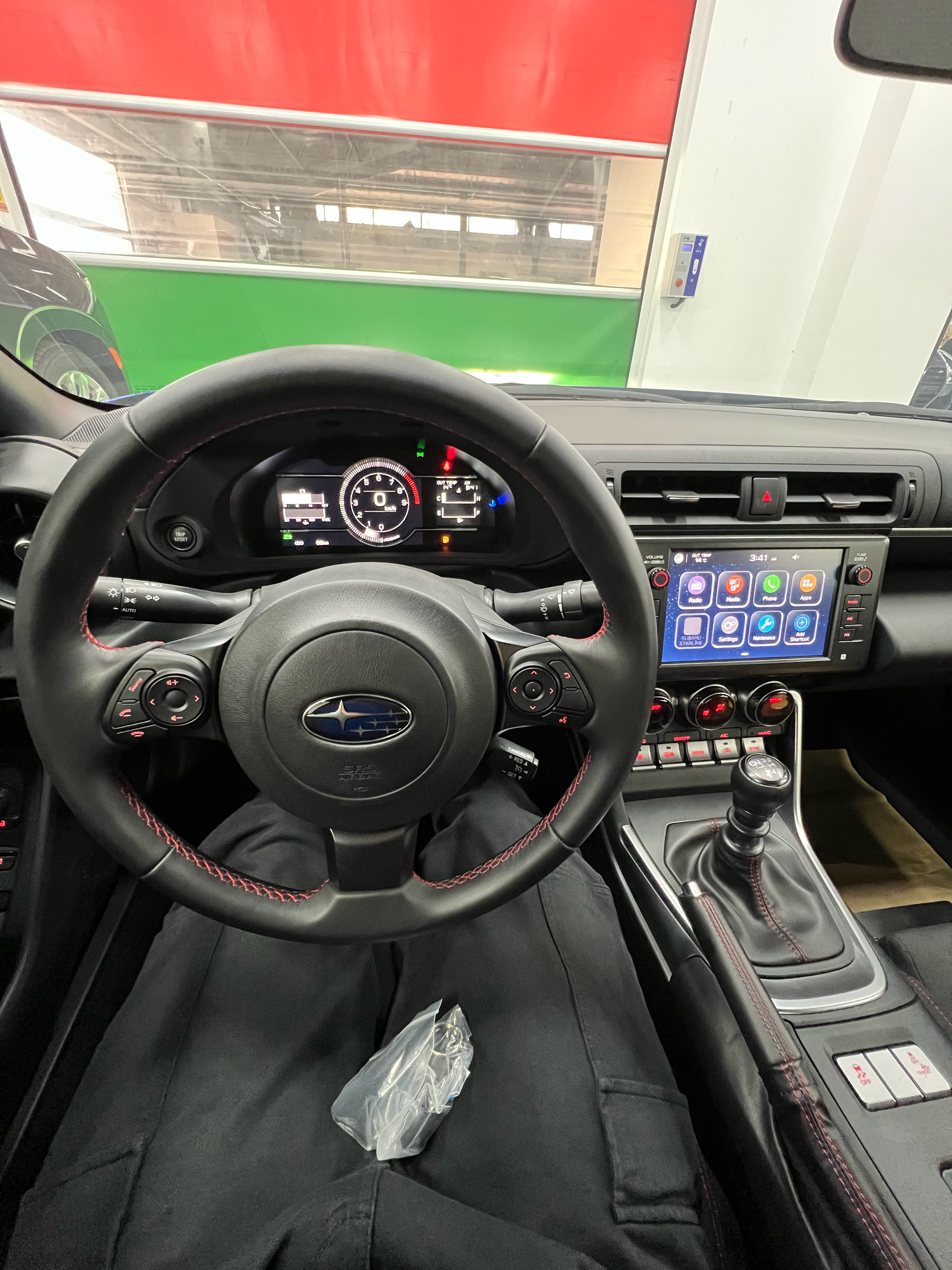 给BRZ去上牌居然还有一位副驾 