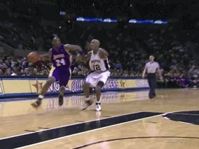 科比用手臂支开鲍文！收球劈扣迎面的石佛邓肯！直捣黄龙！