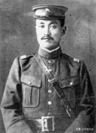 1925年11月21日，郭松龄起兵反奉，下令将拒绝参与的四个师长及三十多个军官枪