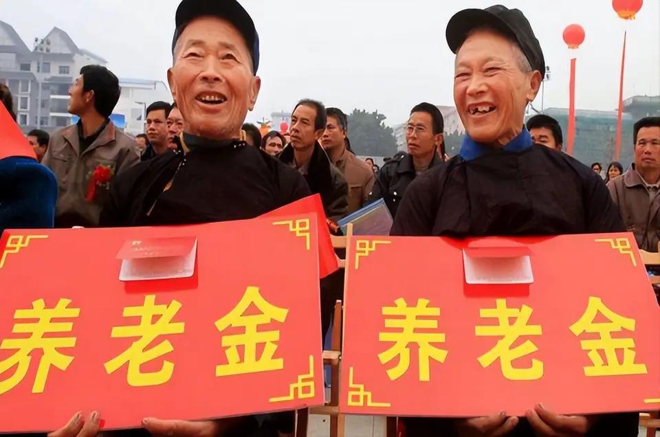 截至2026年7月29日，上海仍未正式公布2026年职工养老金调整方案，全国统一