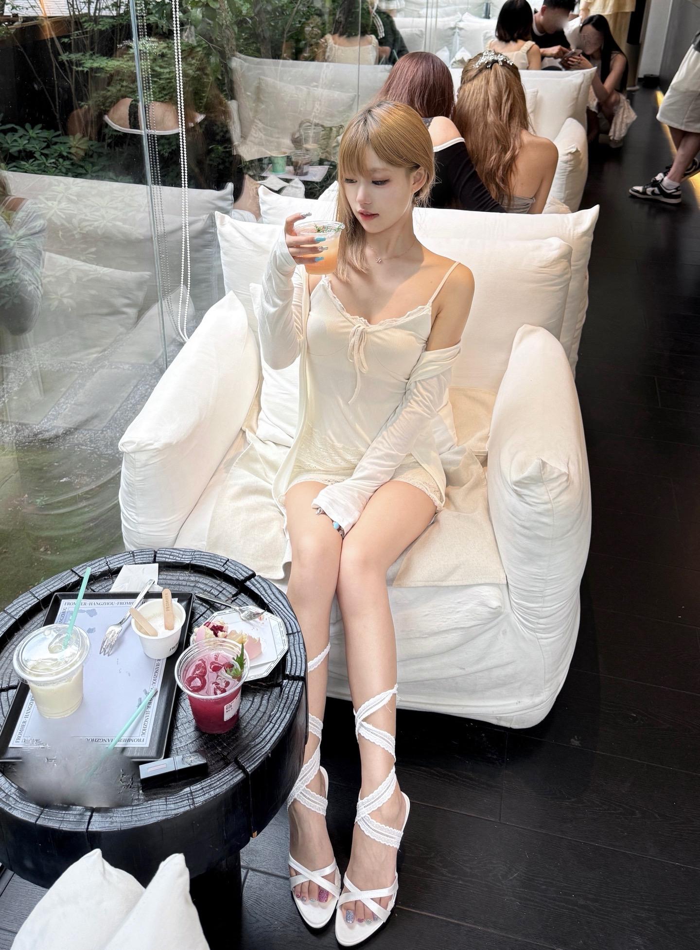 我只是个爱你的笨蛋。