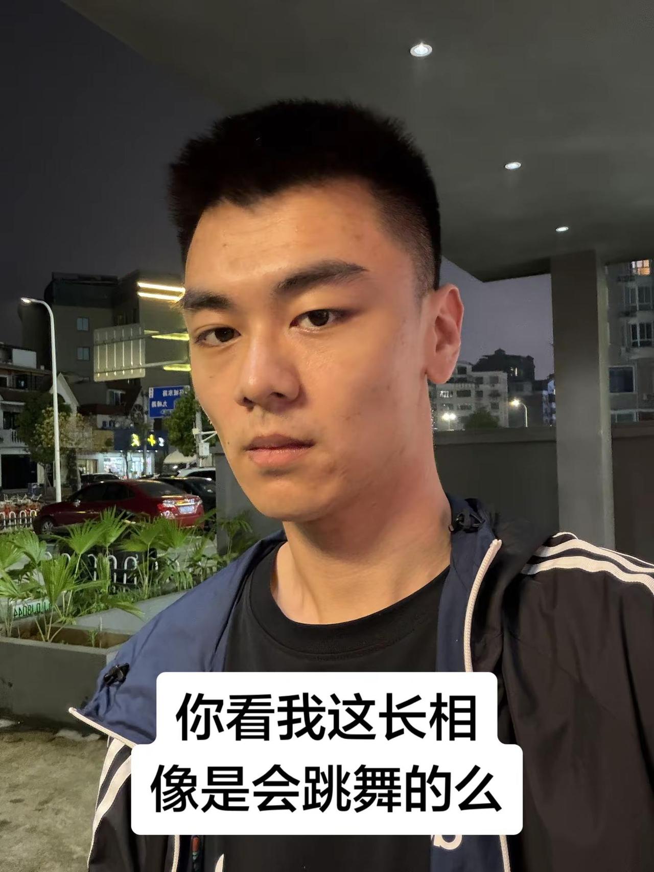 视频我懒得做了，毕竟还要玩洛克王国。手动往后翻看反差