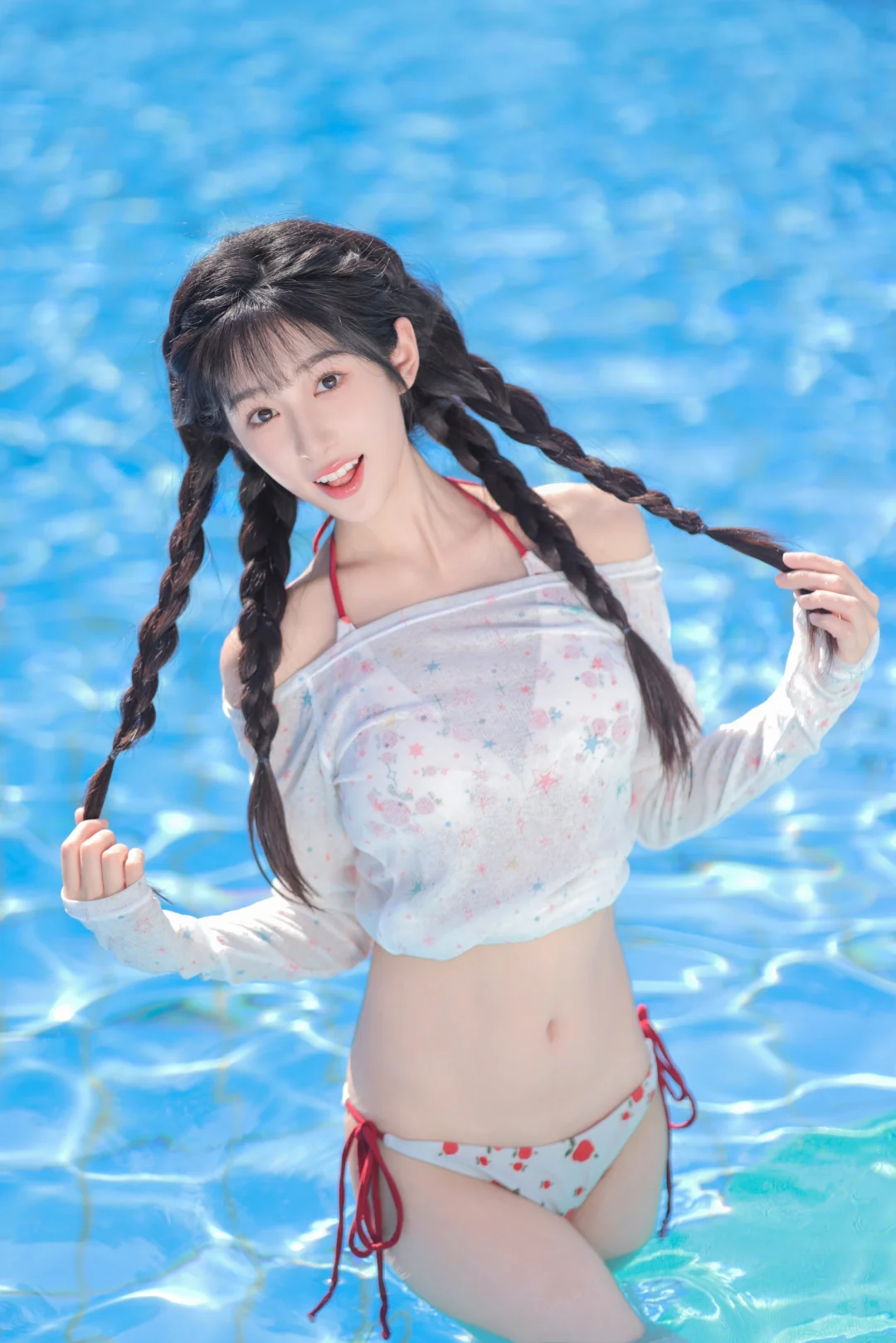 夏天结束之前拍到了闪闪发光的泳池💦