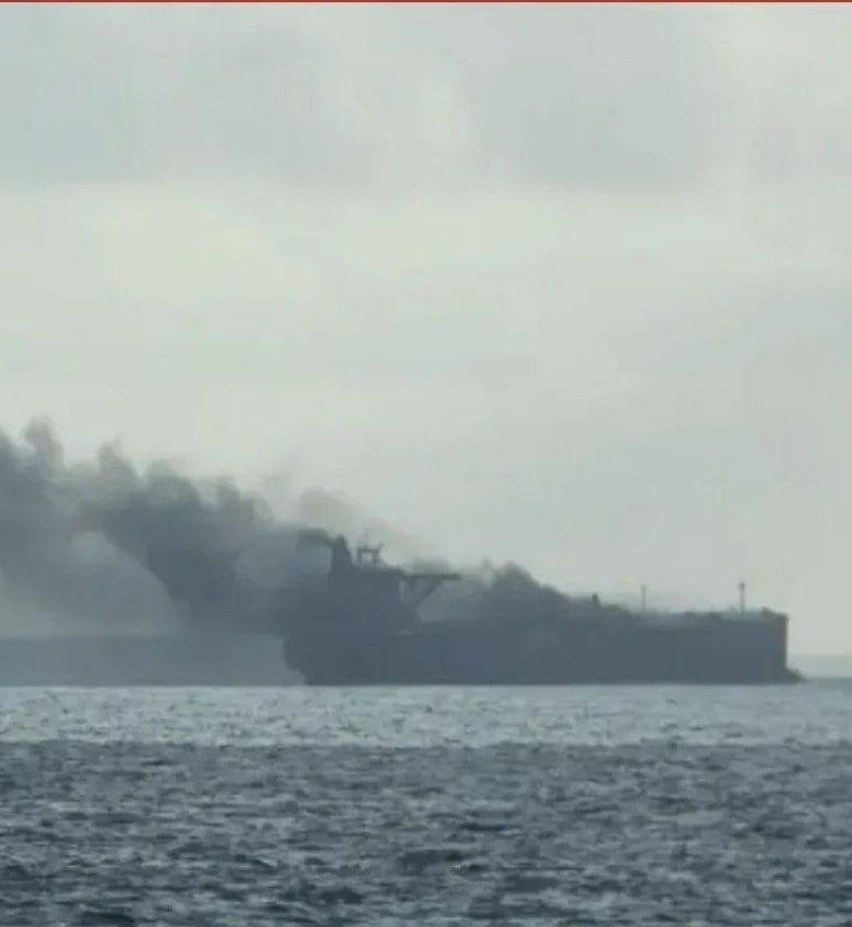 俄罗斯这回尴尬了
一艘驶往俄罗斯的俄罗斯油轮"ELBUS"号在土耳其北部海域被无