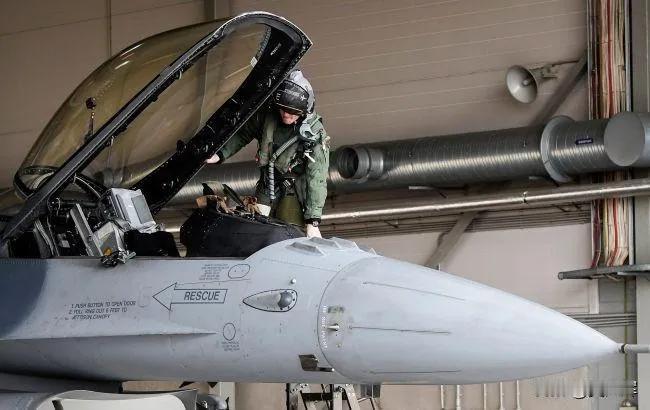 【外媒：由美国退伍老兵组成的F-16中队已开始保卫乌克兰领空】
 
2月16日，