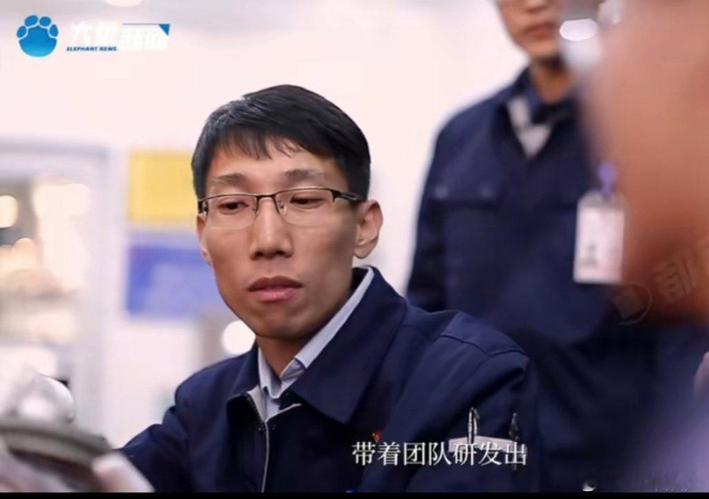 以技能托举强国梦。它源于基础研究的积累与实践创新的突破，克服重重挑战，实现性能飞