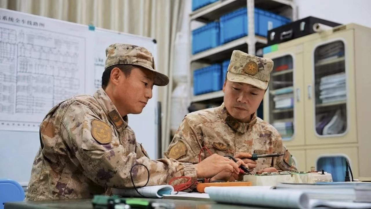 郝先全，男，汉族，安徽淮北人，一级军士长军衔，现任“莲花一支枪红军旅”工程机械修