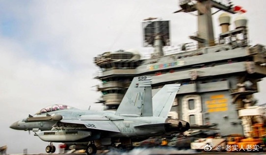尼米兹号航母舰载机正在进行训练，摄于3月中旬，由于可用航母不足加上战局吃紧，尼米