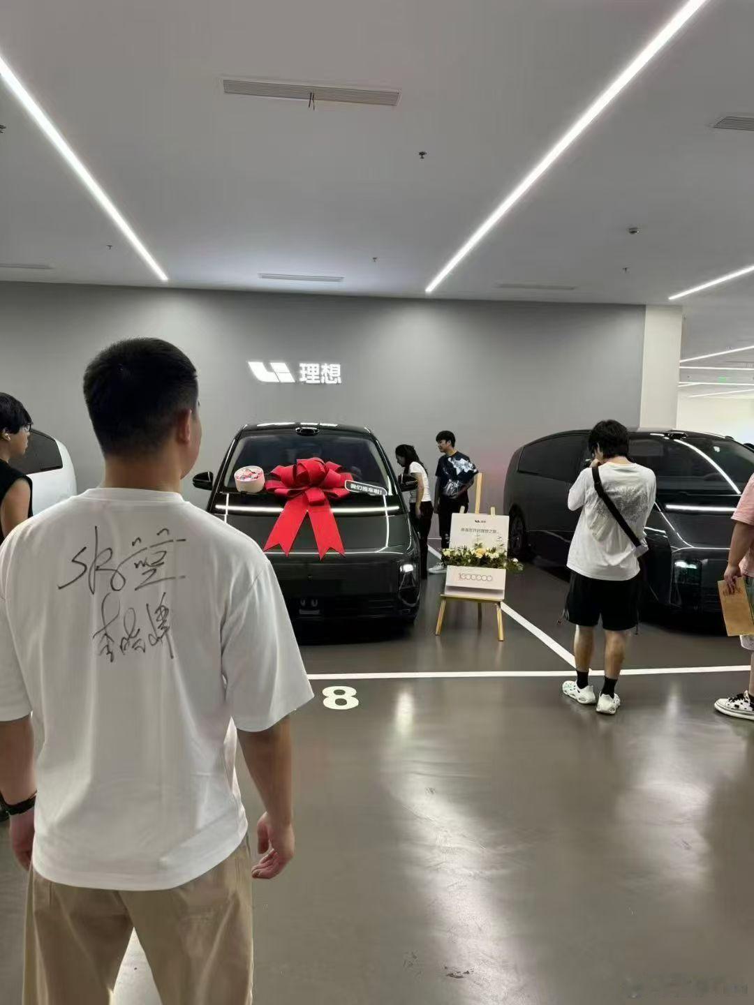 人皇 提车了，MEGA 依旧是 YYDS ​​​