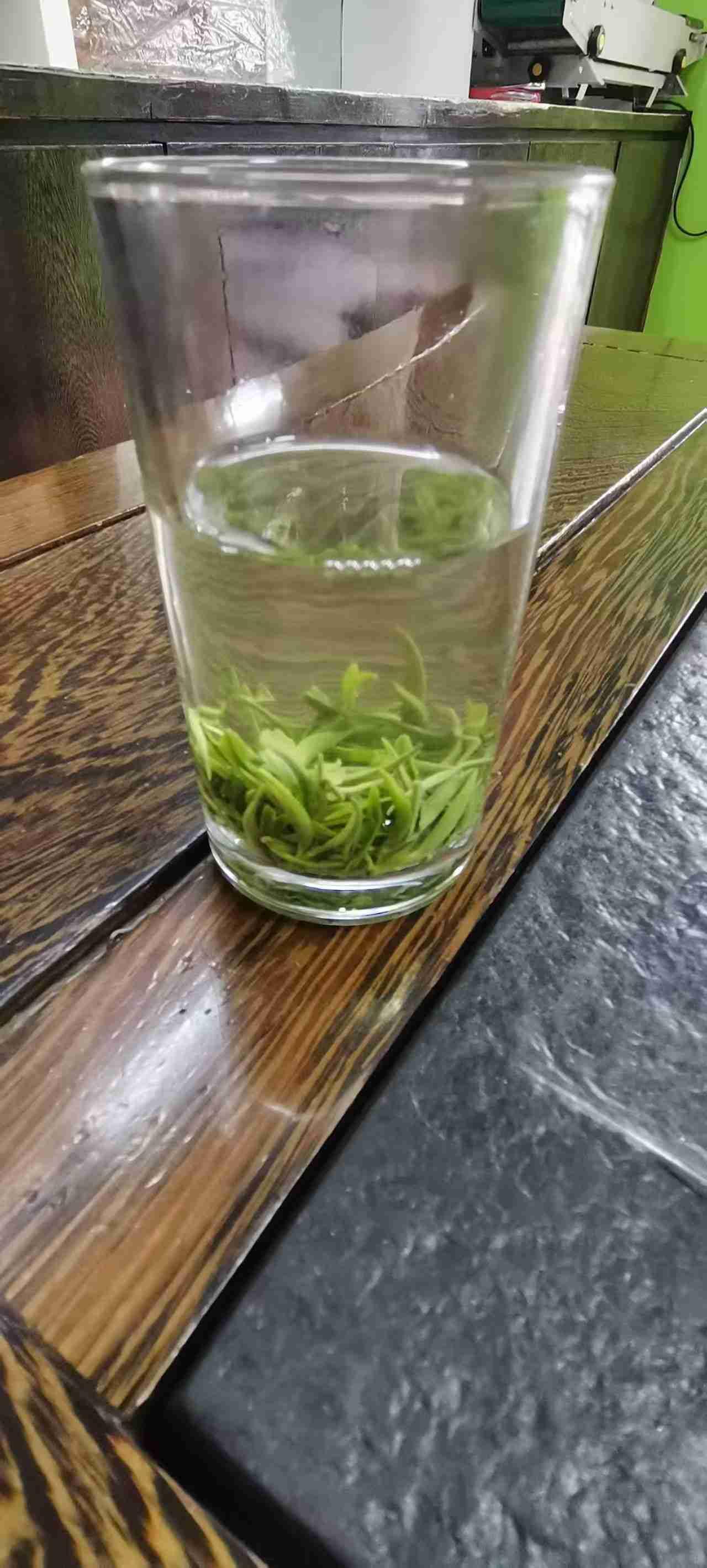作为十堰茶叶核心产区，我的老家竹山坐拥30万亩生态富硒茶园，是全国重点产茶大县、