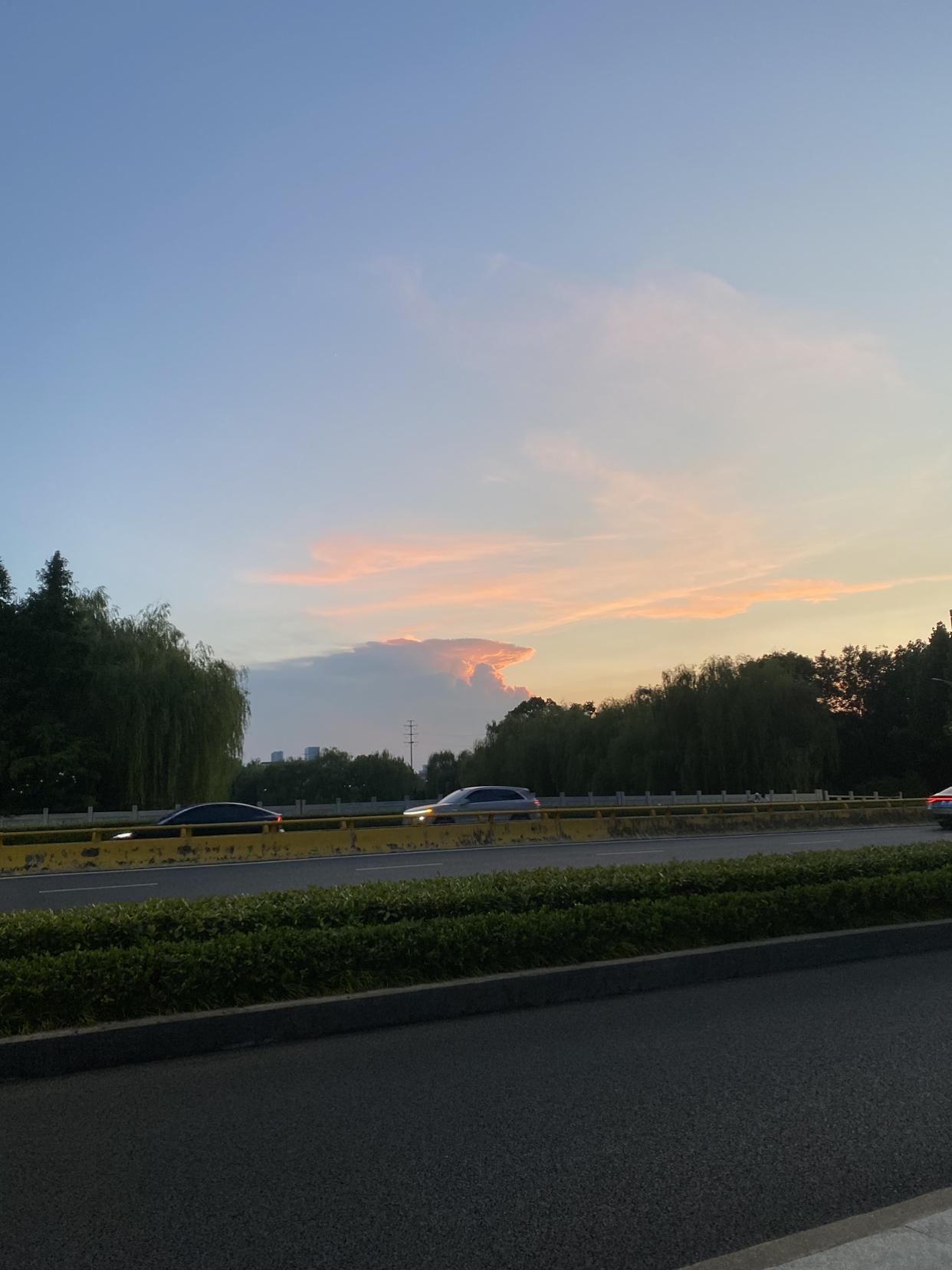 我的今日状态：😁轻松愉快
我这里的天气：☀️晴天