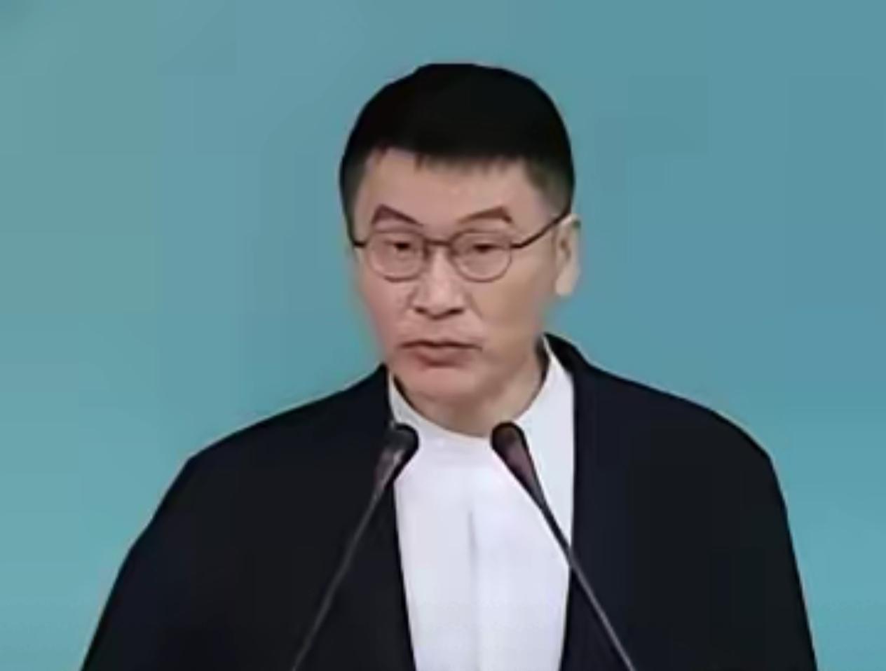 民进党与国民党就像大陆的两个叛逆的孩子，调皮不听话，还打打闹闹的喜欢吵架。
  