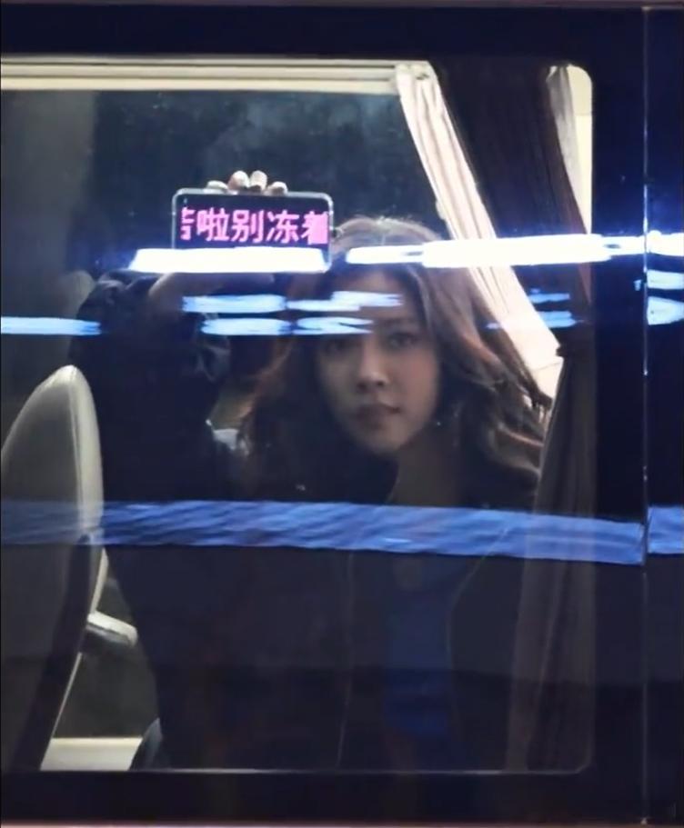 宋妍霏车上这一幕让人心软软好好好，快来一起看看宋妍霏在车上这一幕，带给我们的感动