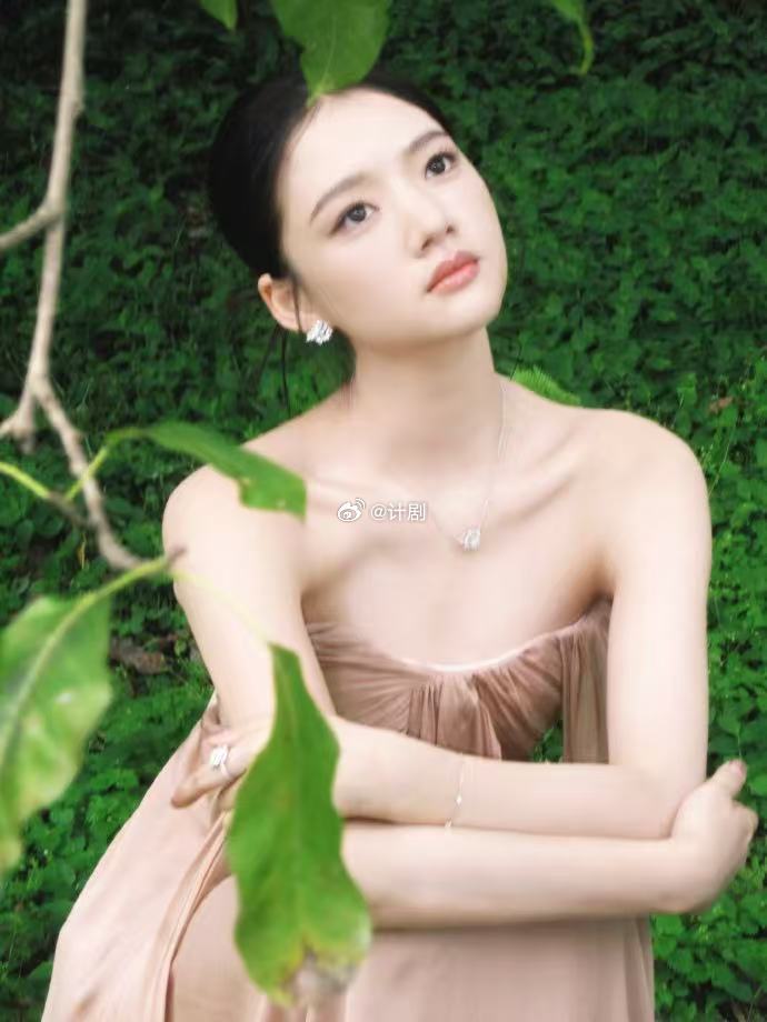 任敏发箍哪里买的任敏AAA头箍批发大户 任敏这个发箍的设计灵感大概是来自梦里，头