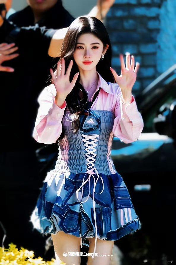 鞠婧祎万花世界jjy鞠婧祎苏绿夏“鞠婧祎这朵玫瑰不会凋零，再盛开还是会惊艳橘子”