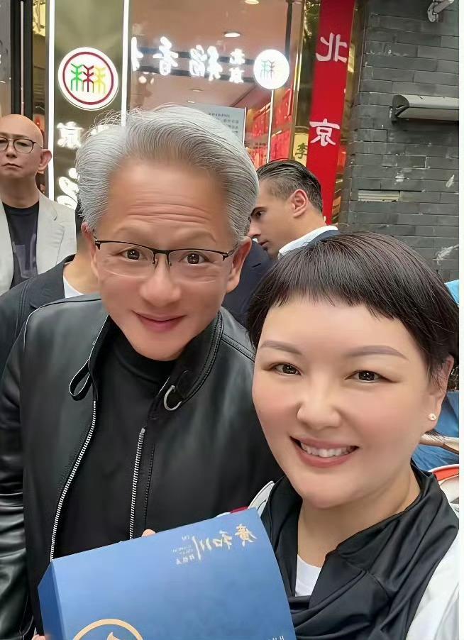 这不是黄仁勋，这是黄美勋哈哈哈哈