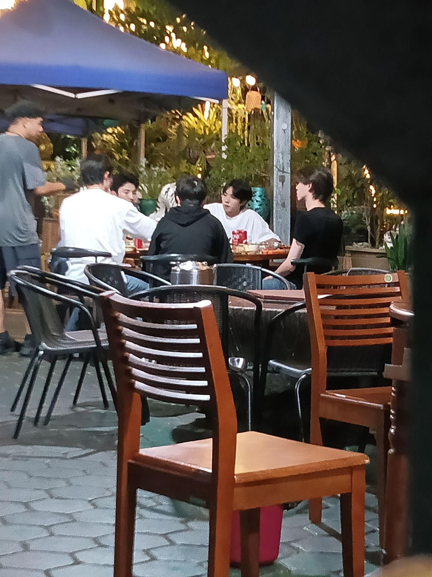 图一是饭店老板发的 图三是赵秘发的
