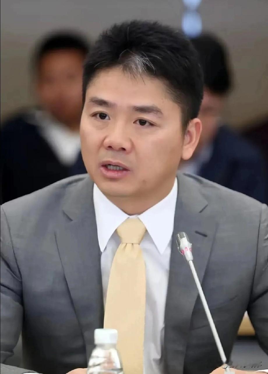 刘强东的小学语文老师在去年就谈过，刘强东的祖父是医生，他走村串乡，给人看病从来不