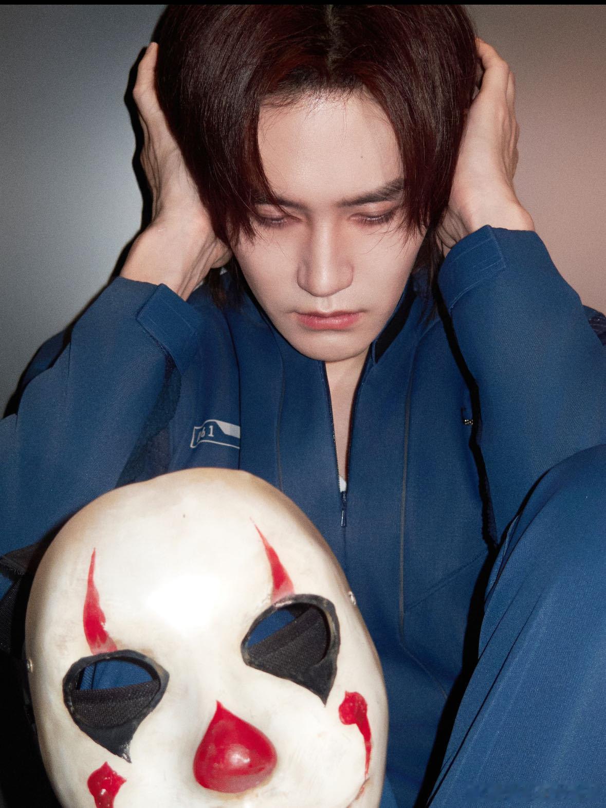 汪铎这衣服好就好在能看到胸肌 汪铎的魅力藏不住！这身衣服刚好展现胸肌，健身痕迹满