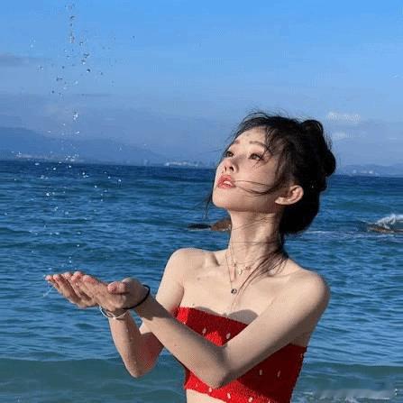 【冯提莫支持父母离婚引热议】冯提莫坦言当年主动劝说父母离婚 冯提莫在直播期间罕见