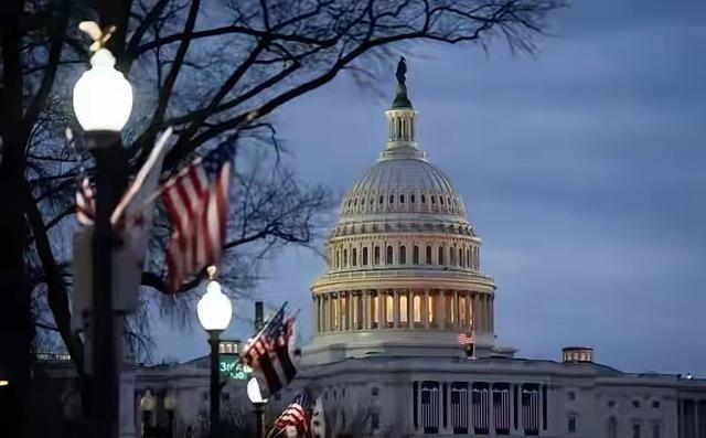 西班牙称霸世界100年，荷兰称霸世界50年，英国称霸世界130年，如果美国称霸世